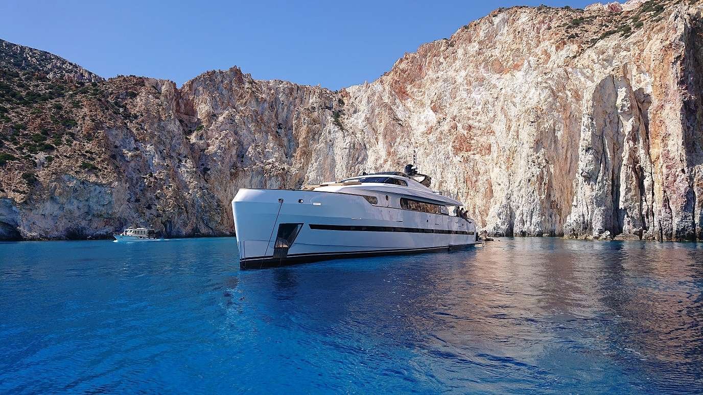 hire luxury yacht greek islands